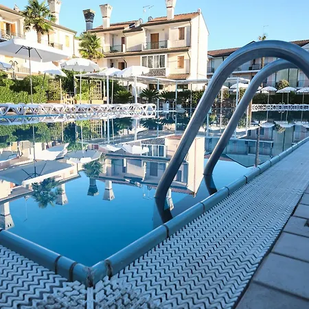 Great Flat In A With Pool In Rosolina