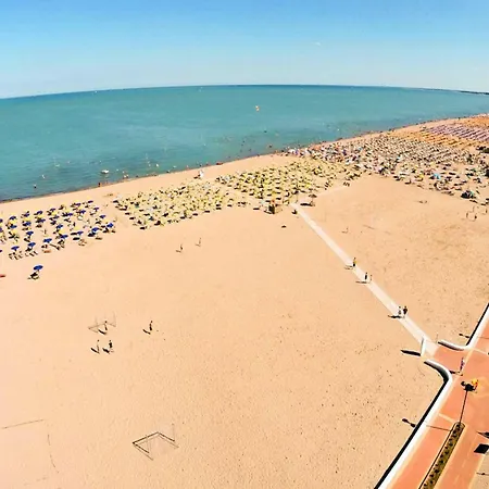 Great Flat In A With Pool In Rosolina