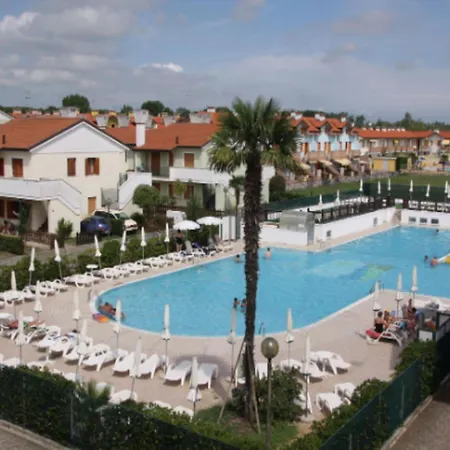 Great Flat In A With Pool In Rosolina